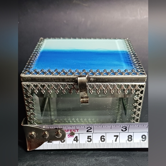 Home Etched Beveled Glass Footed Silver Toned Jewelry Box 3.25" x 3.25" x 2.25" - Picture 8 of 8